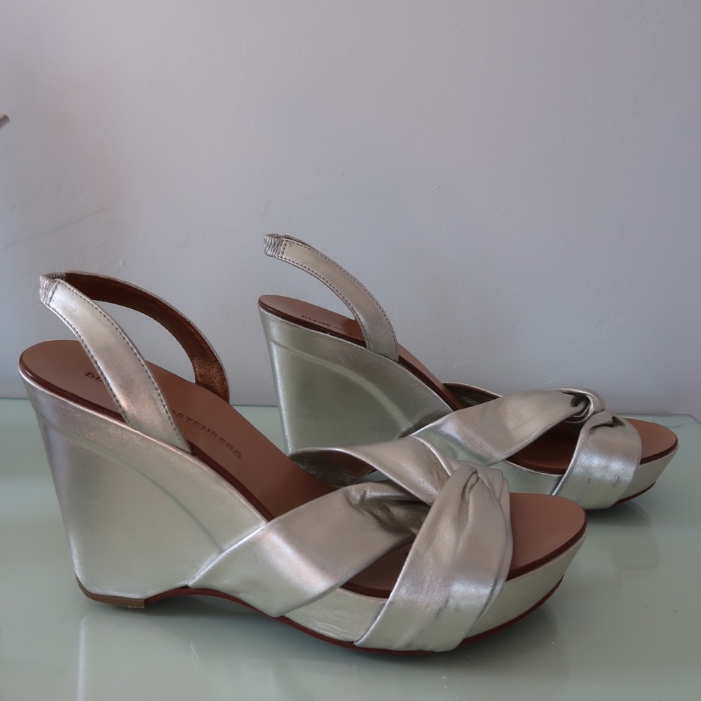 silver pumps - Picture 3 of 3